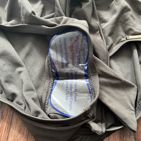 Vince Camuto Surf Shades V Neck Halter One Piece - Picture 9 of 16